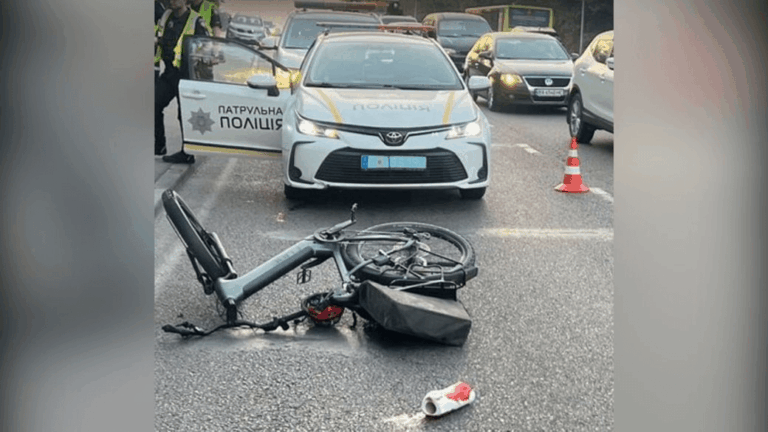 У Львові ДТП: автобус врізався в електровелосипед