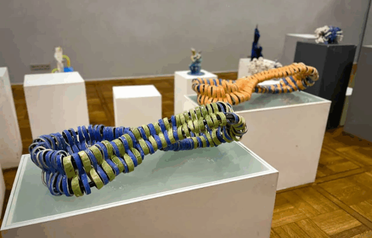 Виставка сучасної кераміки у галереї «Дзиґа»