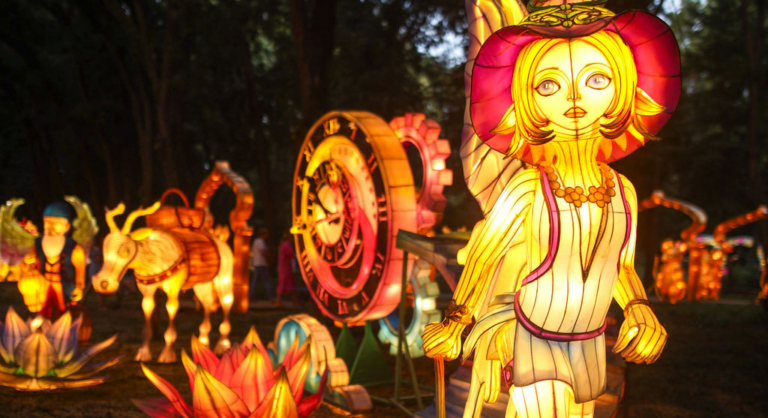 Чарівний Парк Ліхтарів у Львові: новорічна атмосфера світла та казки