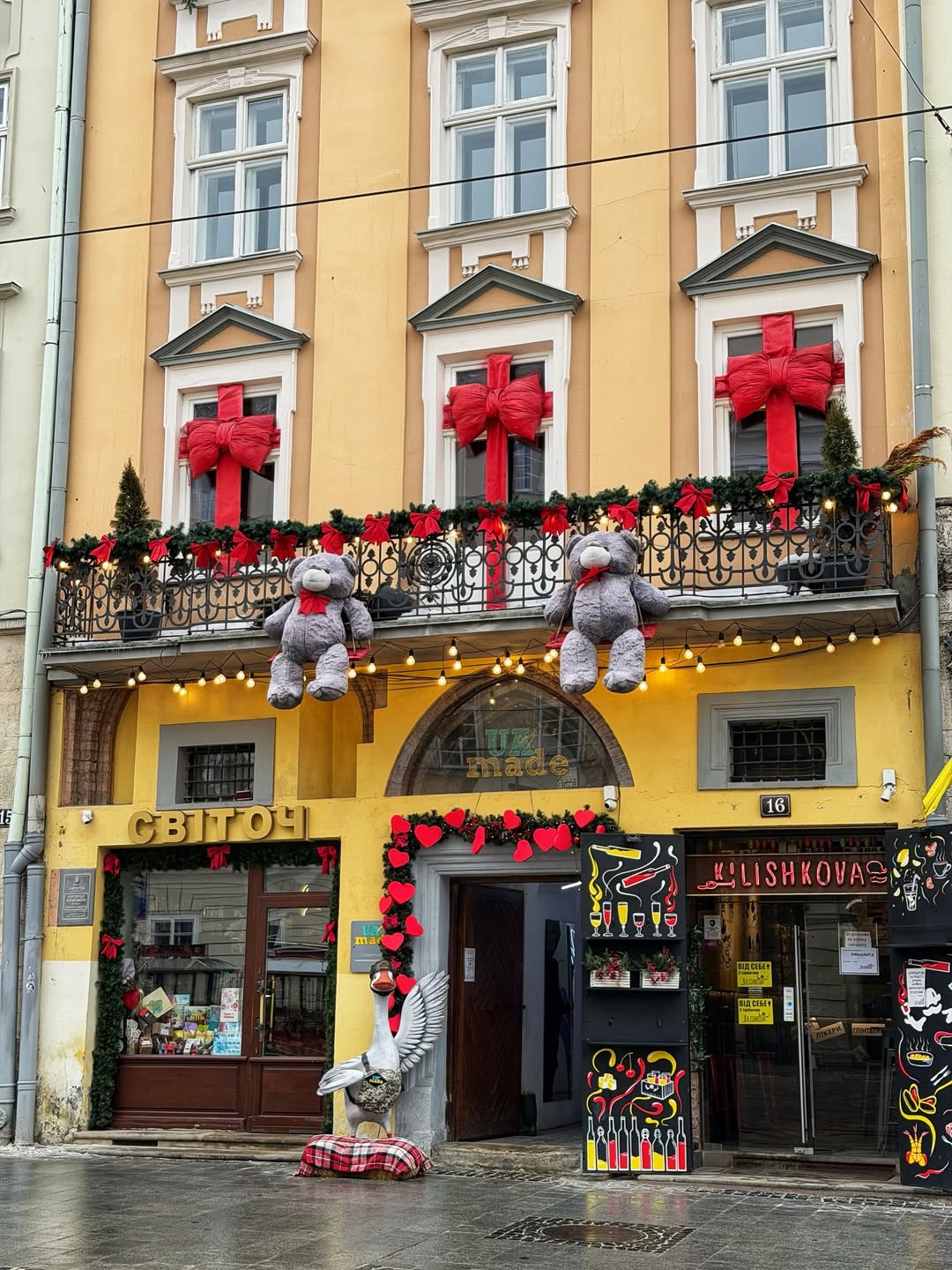 Святкові фотозони до Дня закоханих у Львові