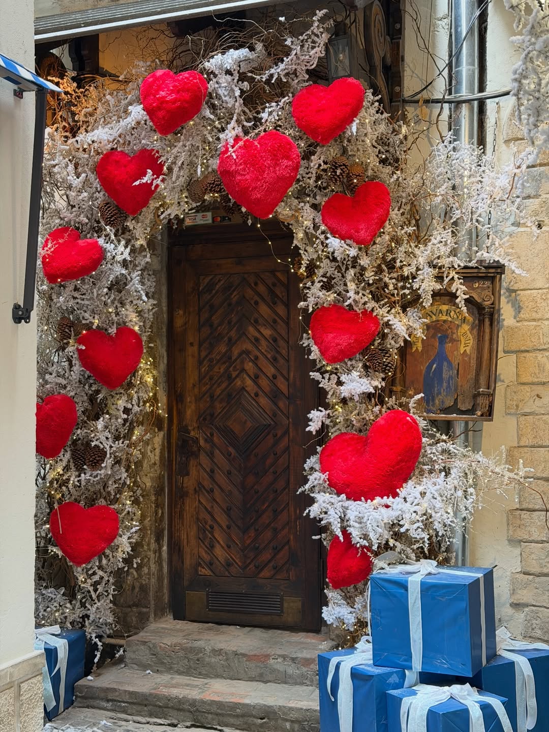 Святкові фотозони до Дня закоханих у Львові