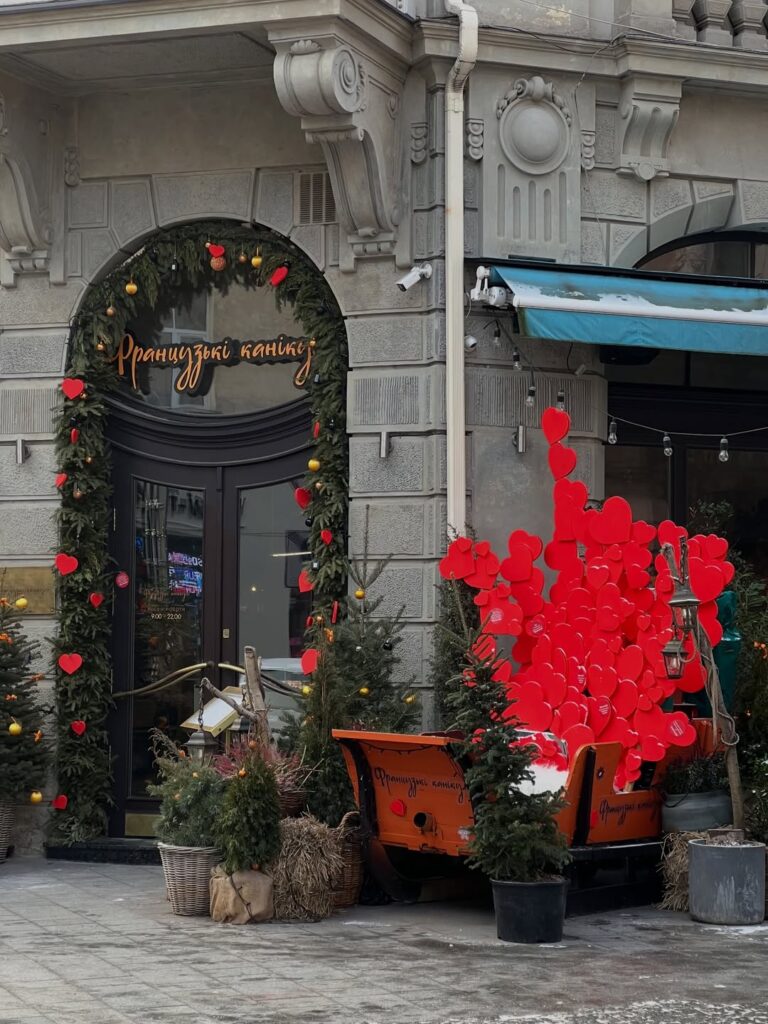 Святкові фотозони до Дня закоханих у Львові