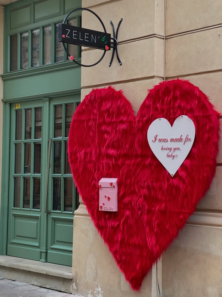 Святкові фотозони до Дня закоханих у Львові